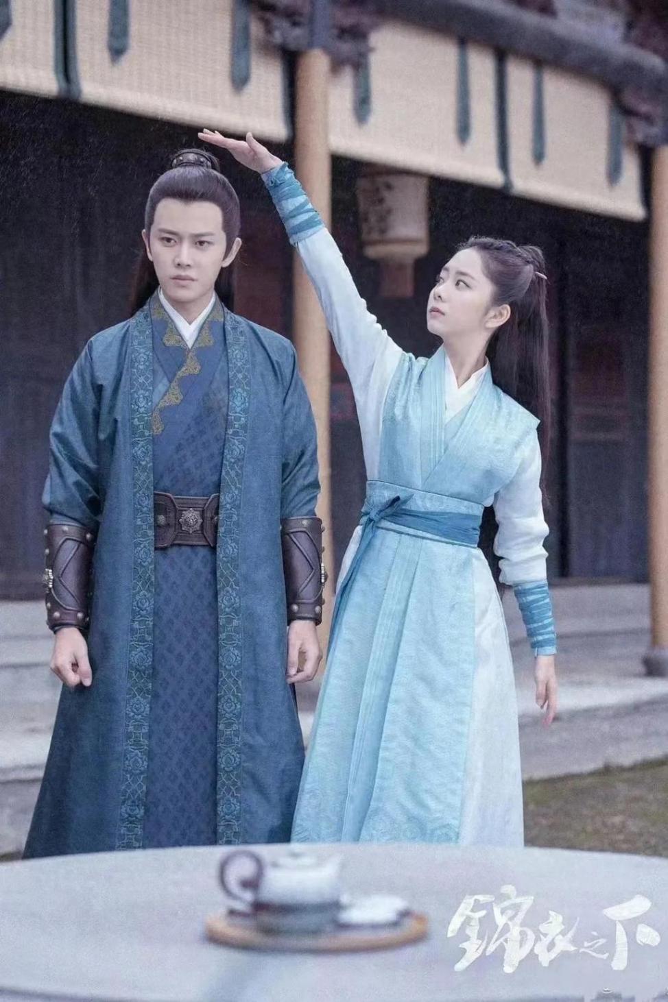 譚松韻任嘉倫悼念藍(lán)色獅