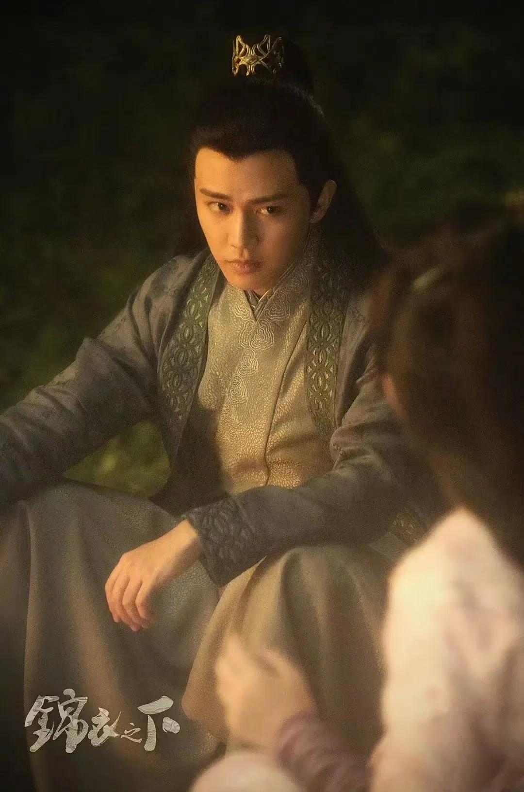 譚松韻任嘉倫悼念藍(lán)色獅