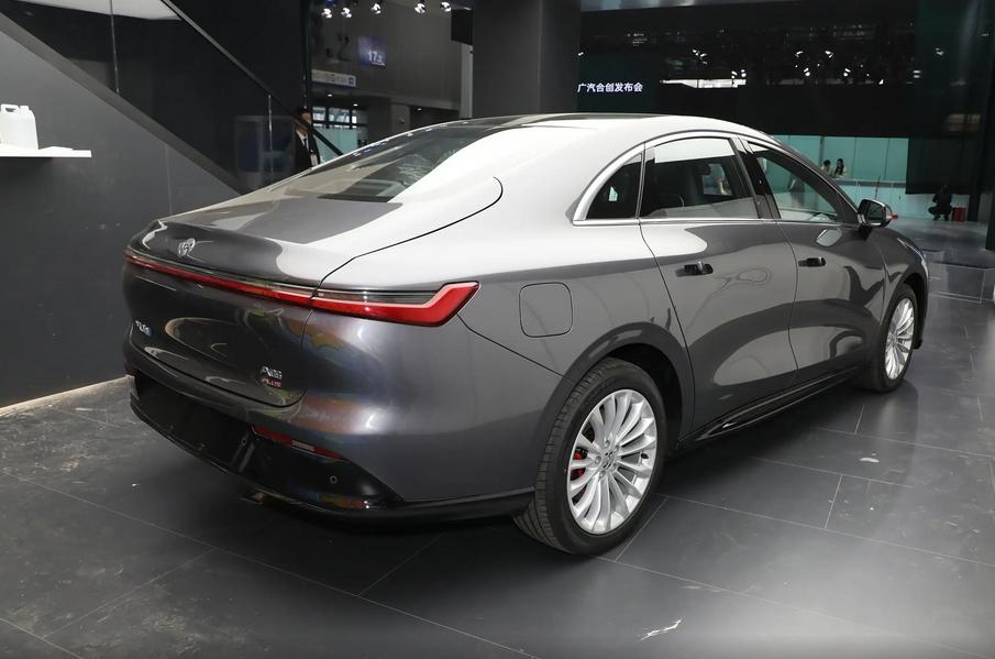 電動機總功率160kW,售13.98萬元,這款純電轎車值得一看嗎?