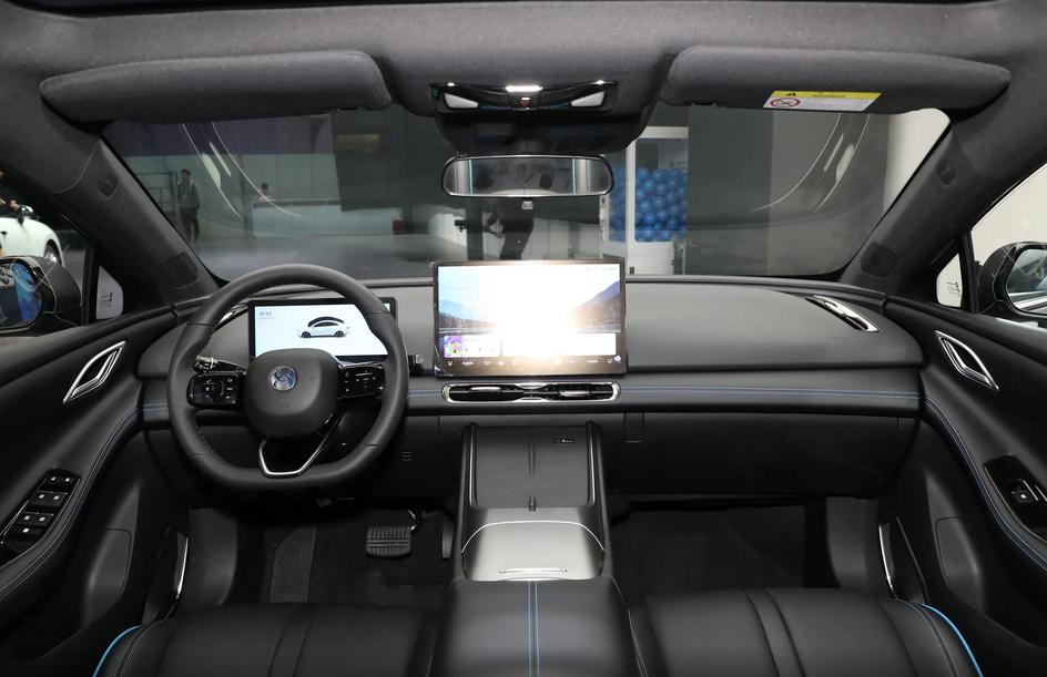 電動機總功率160kW,售13.98萬元,這款純電轎車值得一看嗎?