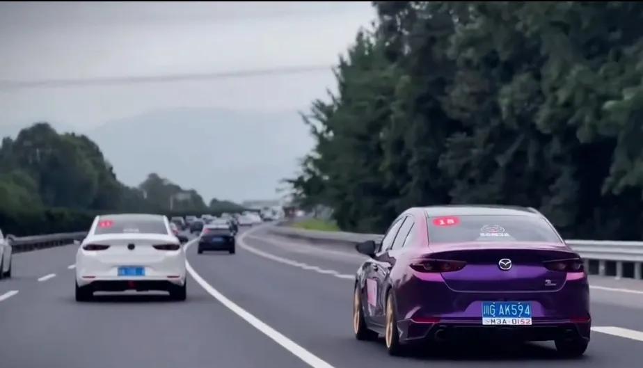 馬自達(dá)3塞車(chē)?國(guó)內(nèi)外對(duì)比,原因暴露。