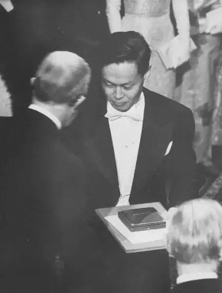 楊振寧:一個公式統治世界