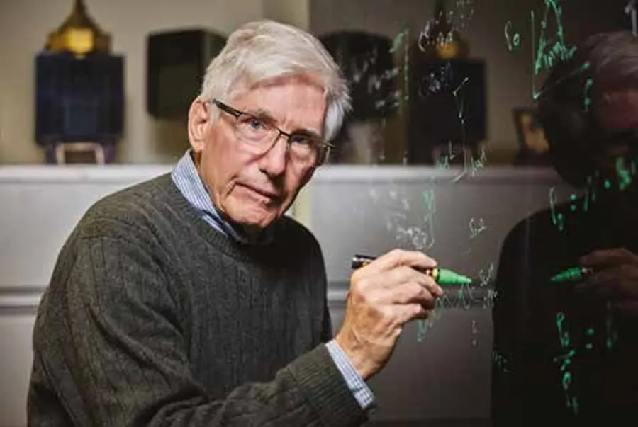 《自然》年度十大人物發布,梁文鋒、杜夢然入選